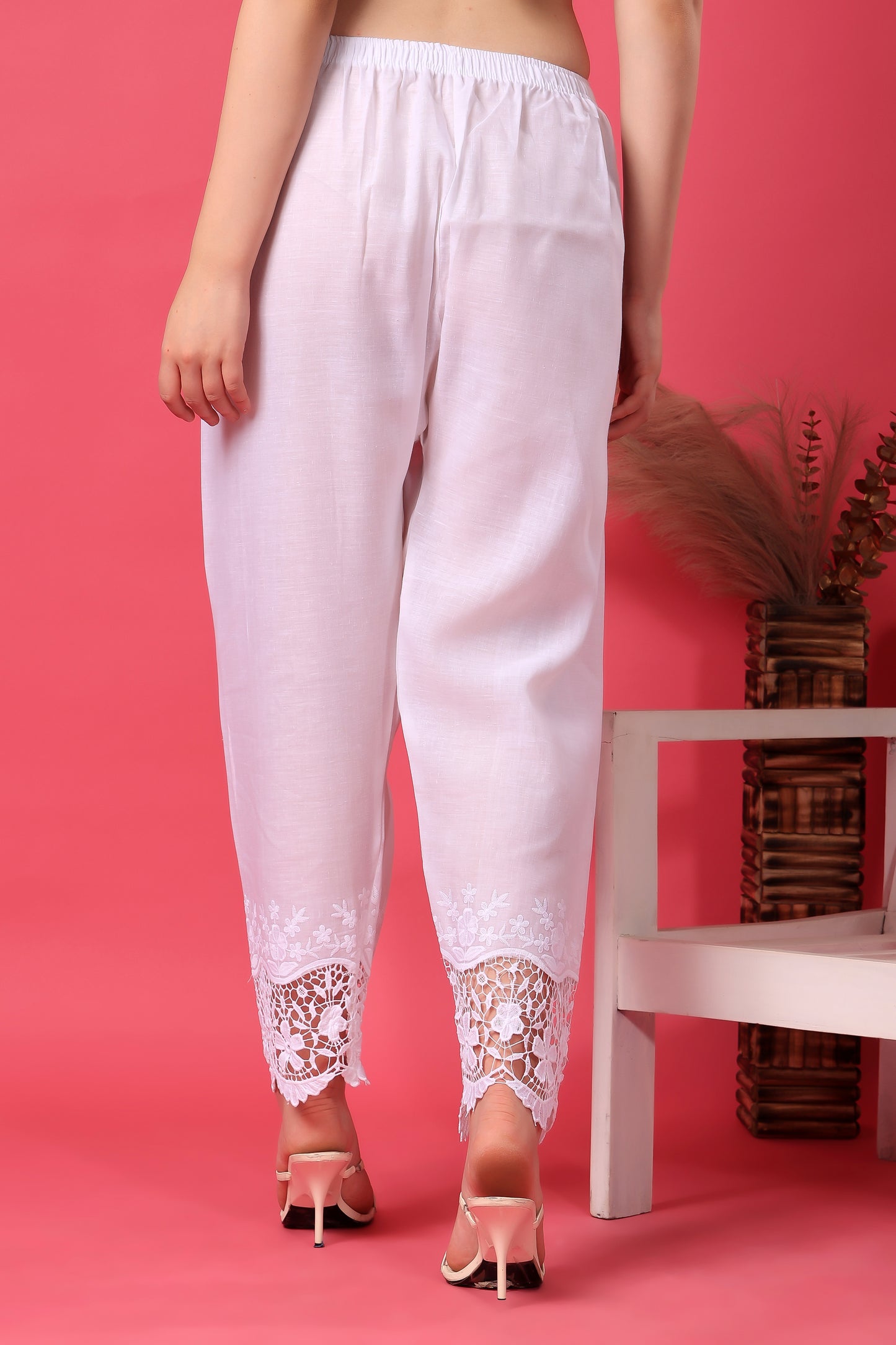 Kex Women Cotton Blend Embroidered White Trouser